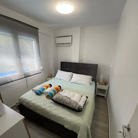 شقة Sunshine Ofrynio With Private Pool 260cm X 160cm During Summer *