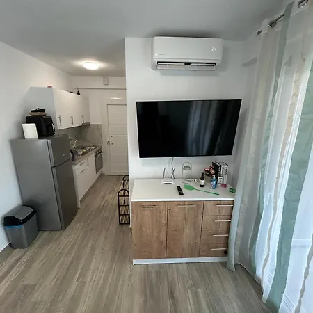شقة Sunshine Ofrynio With Private Pool 260cm X 160cm From Mid April To End Of September Ofrínion
